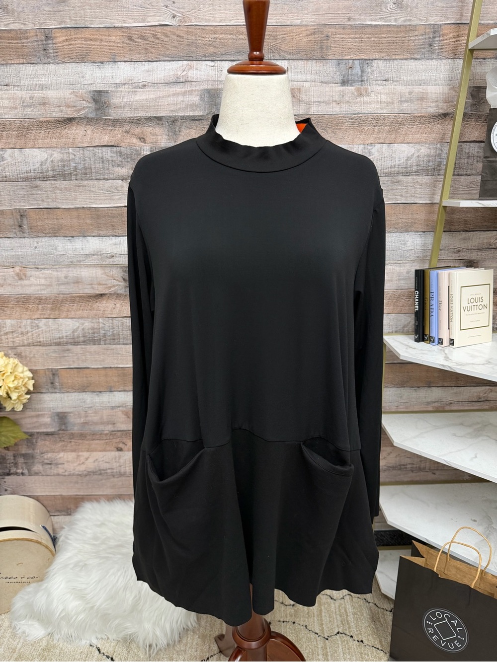 Planet black long sleeve with front pockets OS